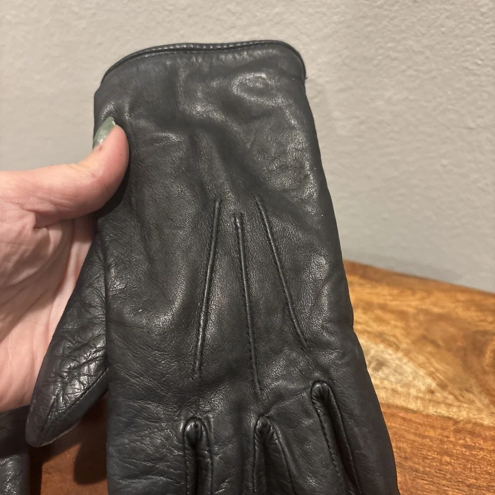Womens Sleek Black Leather Winter Gloves~Fleece Lined~Lightweight~Size Large~EUC